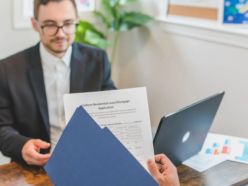 Louer un logement sans garant et sans CDI, c’est possible : solutions concrètes et dossier qui convainc